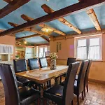 Four-bedroom With Sea View In Hébergement de vacances *