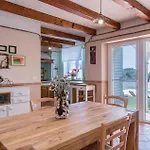 Four-bedroom With Sea View In Hébergement de vacances Krnica
