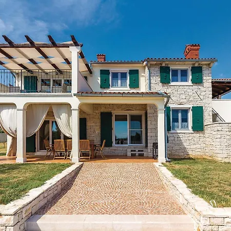 Four-bedroom With Sea View In Hébergement de vacances