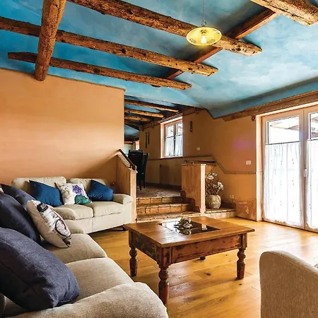 بيت للعطل Four-bedroom With Sea View In