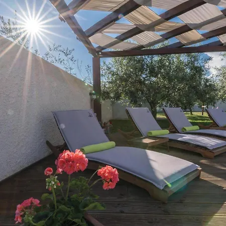 Four-bedroom With Sea View In