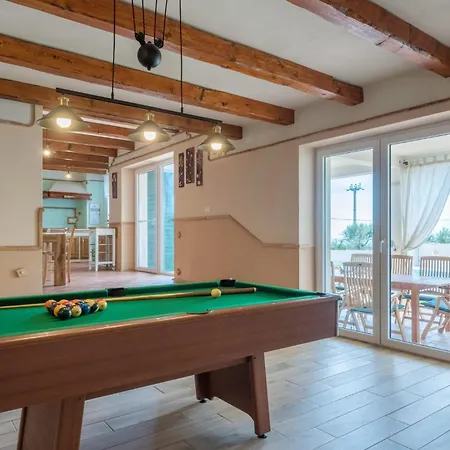 Holiday home In Krnica With Kitchen Peruski
