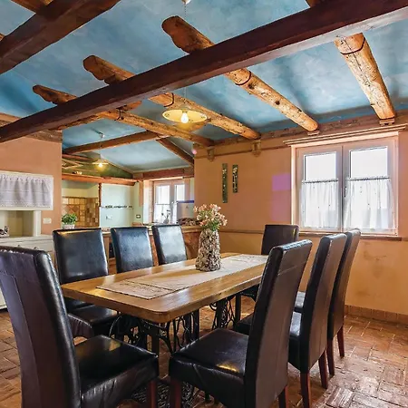 Four-bedroom With Sea View In بيت للعطل *