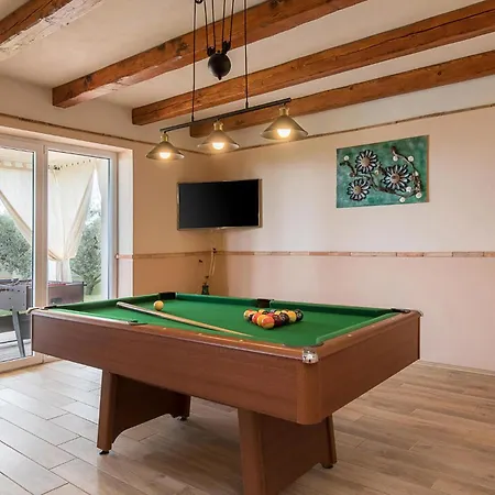Four-bedroom With Sea View In * كرينكا