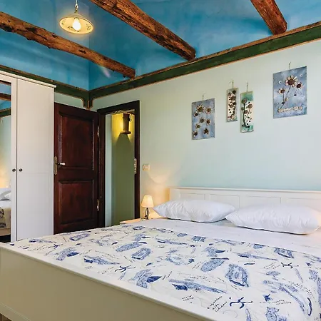 Four-bedroom With Sea View In