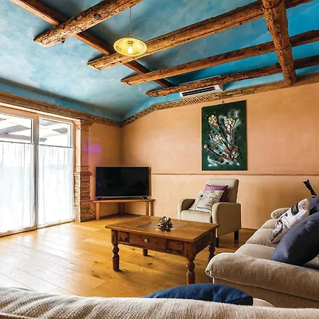 بيت للعطل Four-bedroom With Sea View In