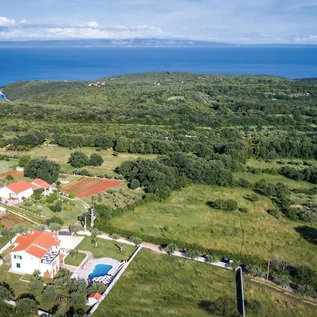 Four-bedroom With Sea View In Hébergement de vacances Krnica