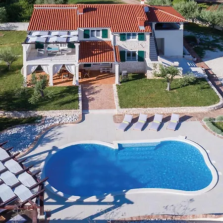 In Krnica With Kitchen Holiday home *